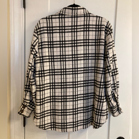 Potter’s Pot Plaid Oversized Shacket - Picture 7 of 10
